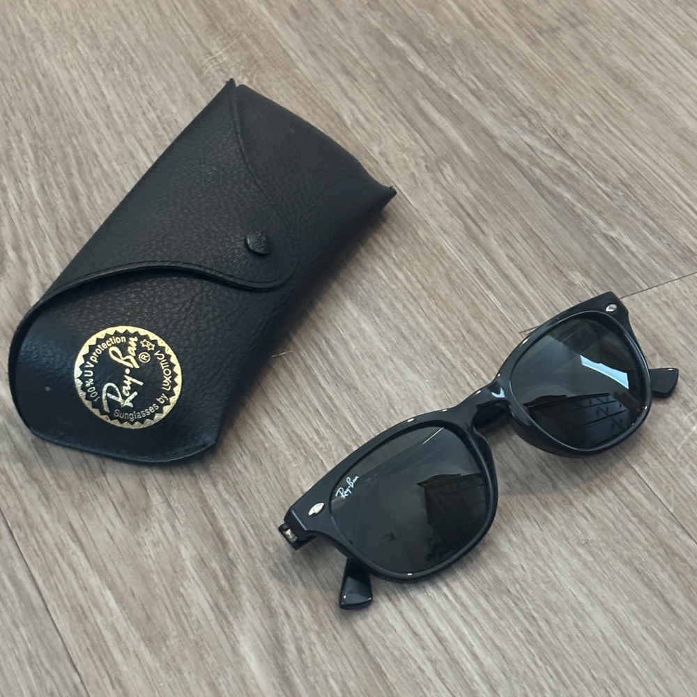Ray-Ban RB4140 Wayfarer (601/3N) with Case